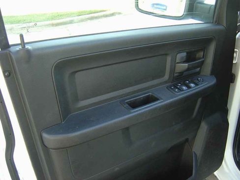 Used 2018 RAM 1500 Express image 9