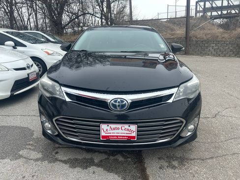 Used 2013 Toyota Avalon XLE Premium image 2