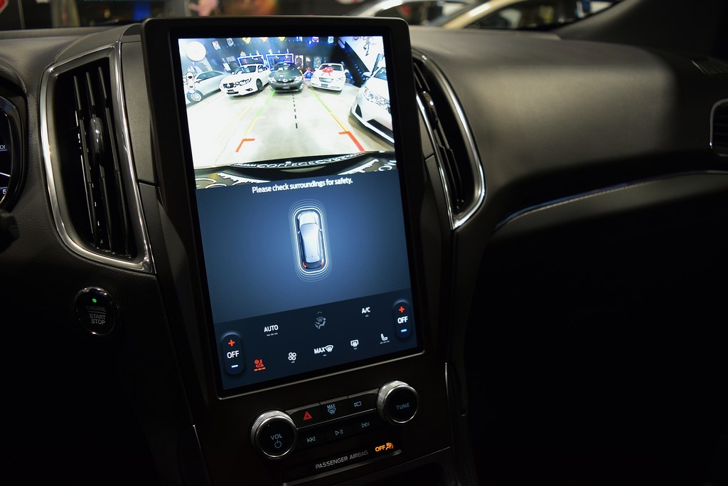 Used 2021 Ford Edge Titanium FWD image 27