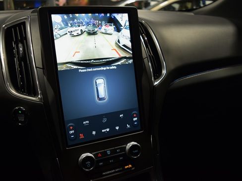 Used 2021 Ford Edge Titanium image 26