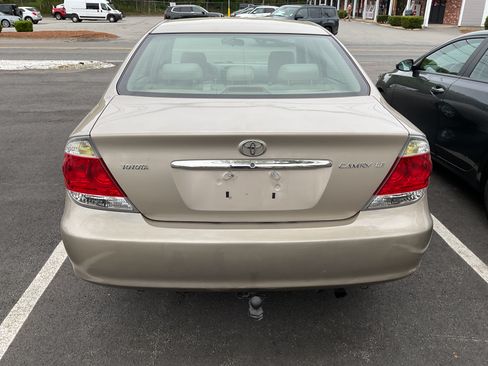 Used 2005 Toyota Camry LE FWD Sedan 2.4L 4-Cyl image 5