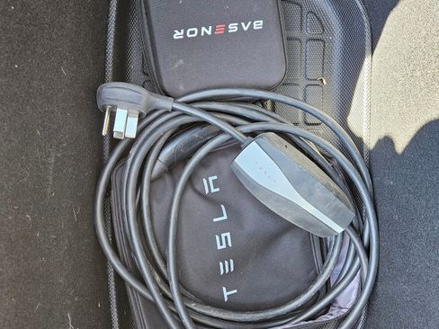 Used 2022 Tesla Model Y Performance image 14