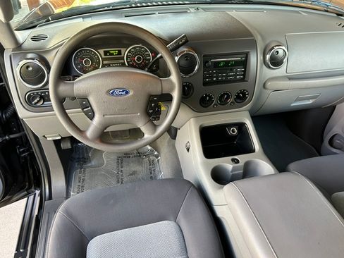 Used 2006 Ford Expedition 4WD XLT image 12
