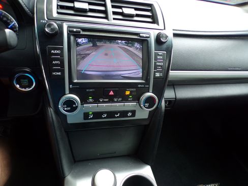 Used 2014 Toyota Camry SE w/ Sport Limited Edition FWD image 16