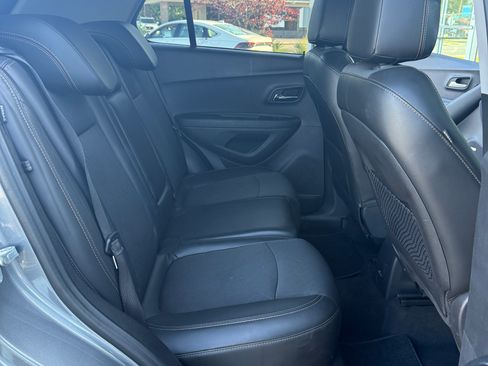 Used 2020 Chevrolet Trax AWD LT w/ 1LT image 16