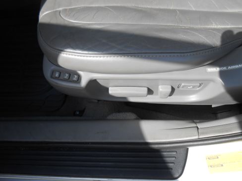 Used 2004 Toyota Avalon XLS image 11