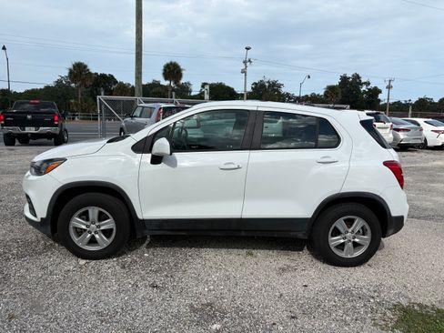 Used 2018 Chevrolet Trax AWD LS image 5