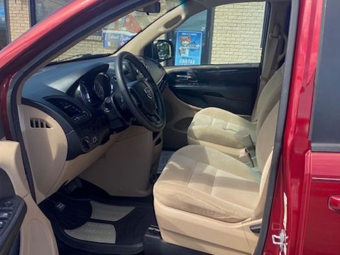 Used 2014 Dodge Grand Caravan SE Van 4D FWD image 8