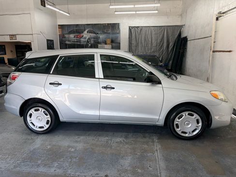 Used 2005 Toyota Matrix UNAVAIL FWD image 3