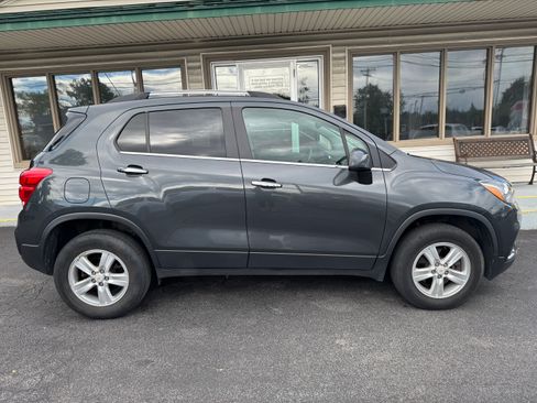 Used 2017 Chevrolet Trax AWD LT w/ 1LT image 1