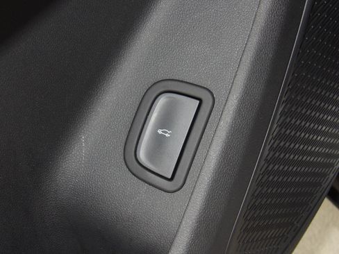 Used 2026 Chevrolet Traverse FWD LT image 15