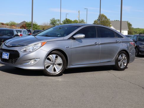 Used 2015 Hyundai Sonata Limited Hybrid FWD image 2