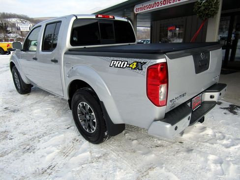 Used 2019 Nissan Frontier PRO-4X image 2