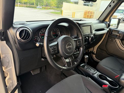 Used 2018 Jeep Wrangler Unlimited Sport S AWD/4WD image 14