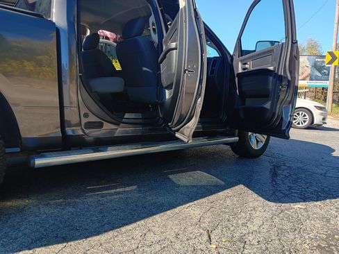 Used 2014 RAM 1500 Express image 9