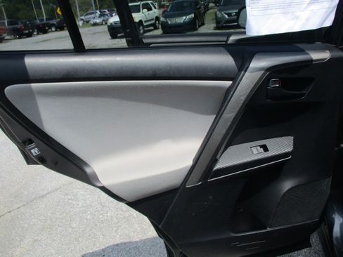Used 2014 Toyota RAV4 AWD LE image 22