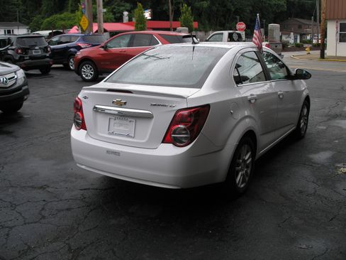 Used 2014 Chevrolet Sonic LT Sedan FWD image 3