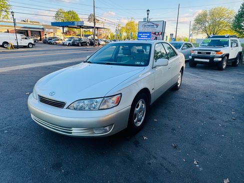Used 1999 Lexus ES 300 FWD image 1