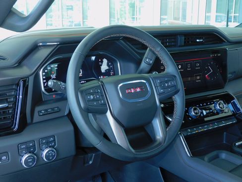 Used 2025 GMC Sierra 2500 4x4 Crew Cab AT4 image 21