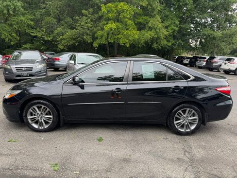 Used 2017 Toyota Camry SE Sedan FWD image 2