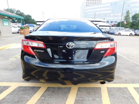 Used 2014 Toyota Camry SE FWD image 6