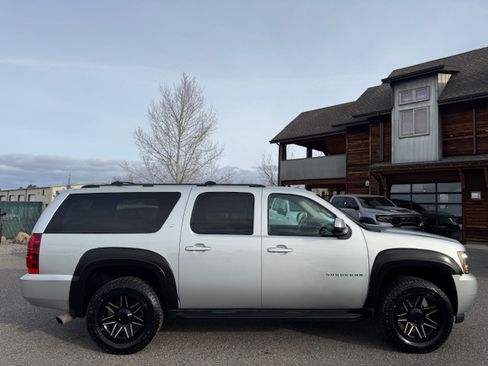 Used 2014 Chevrolet Suburban LT image 6