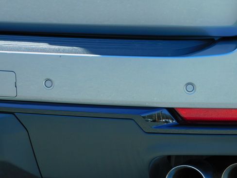 Used 2025 Chevrolet Suburban Z71 image 13