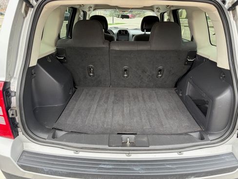 Used 2014 Jeep Patriot Sport image 14