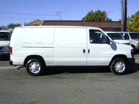 Used 2008 Ford E-150 and Econoline 150 image 2