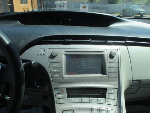 Used 2014 Toyota Prius Two FWD image 10