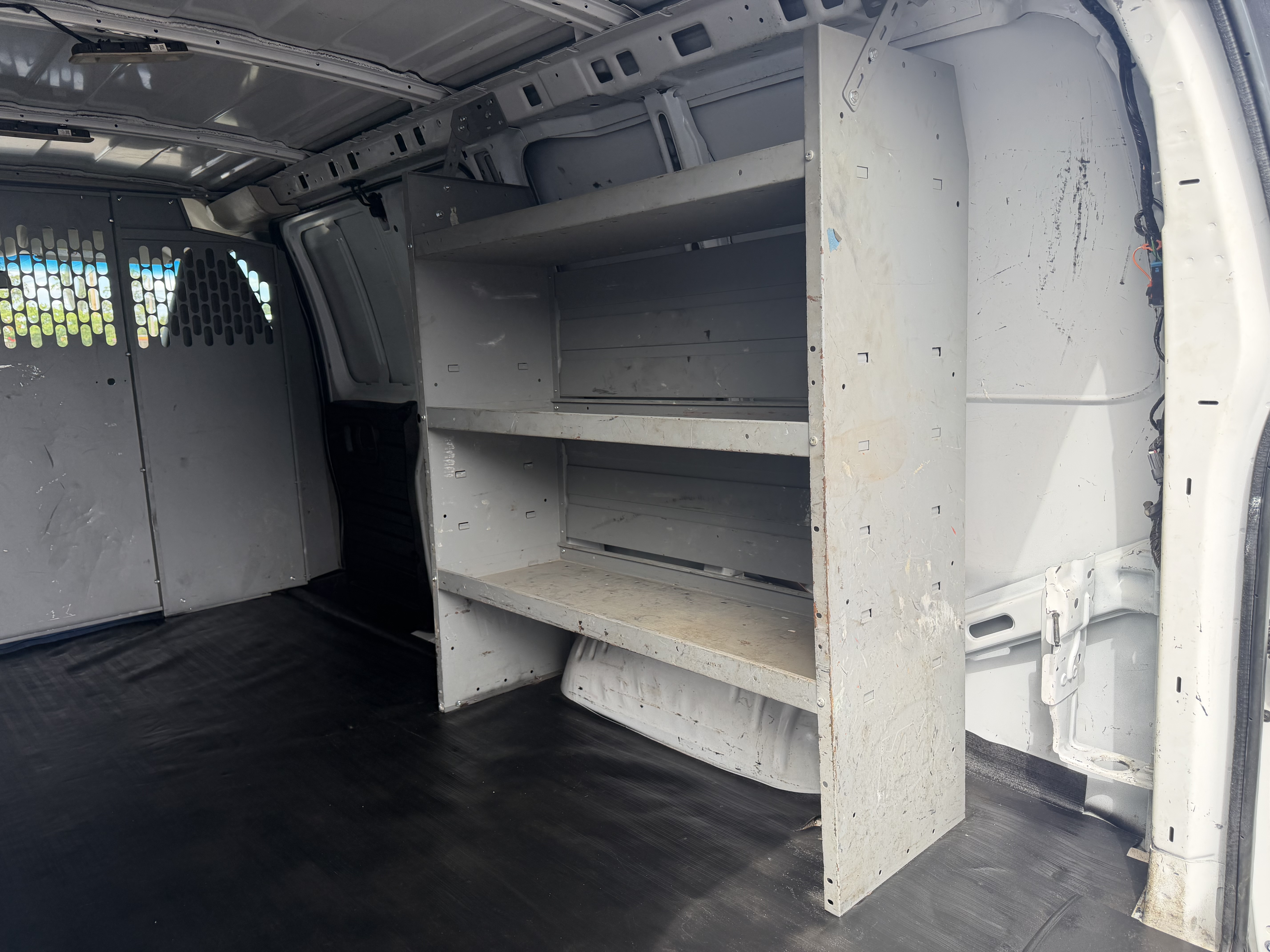 Used 2020 Chevrolet Express 2500 UNAVAIL RWD image 9