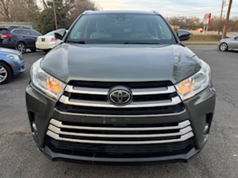 Used 2017 Toyota Highlander XLE image 6