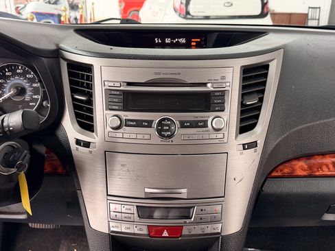 Used 2010 Subaru Outback 2.5i Limited image 11