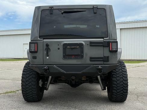 Used 2016 Jeep Wrangler 75th Anniversary AWD/4WD image 42