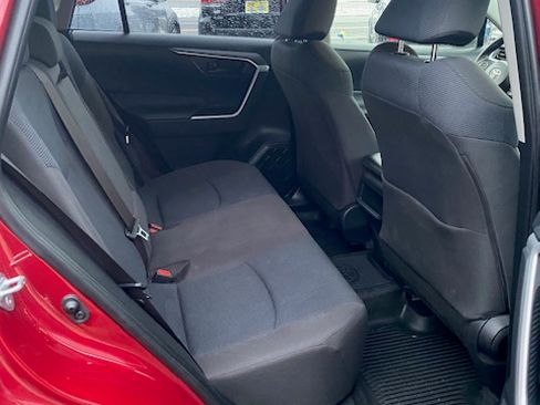 Used 2019 Toyota RAV4 LE image 17