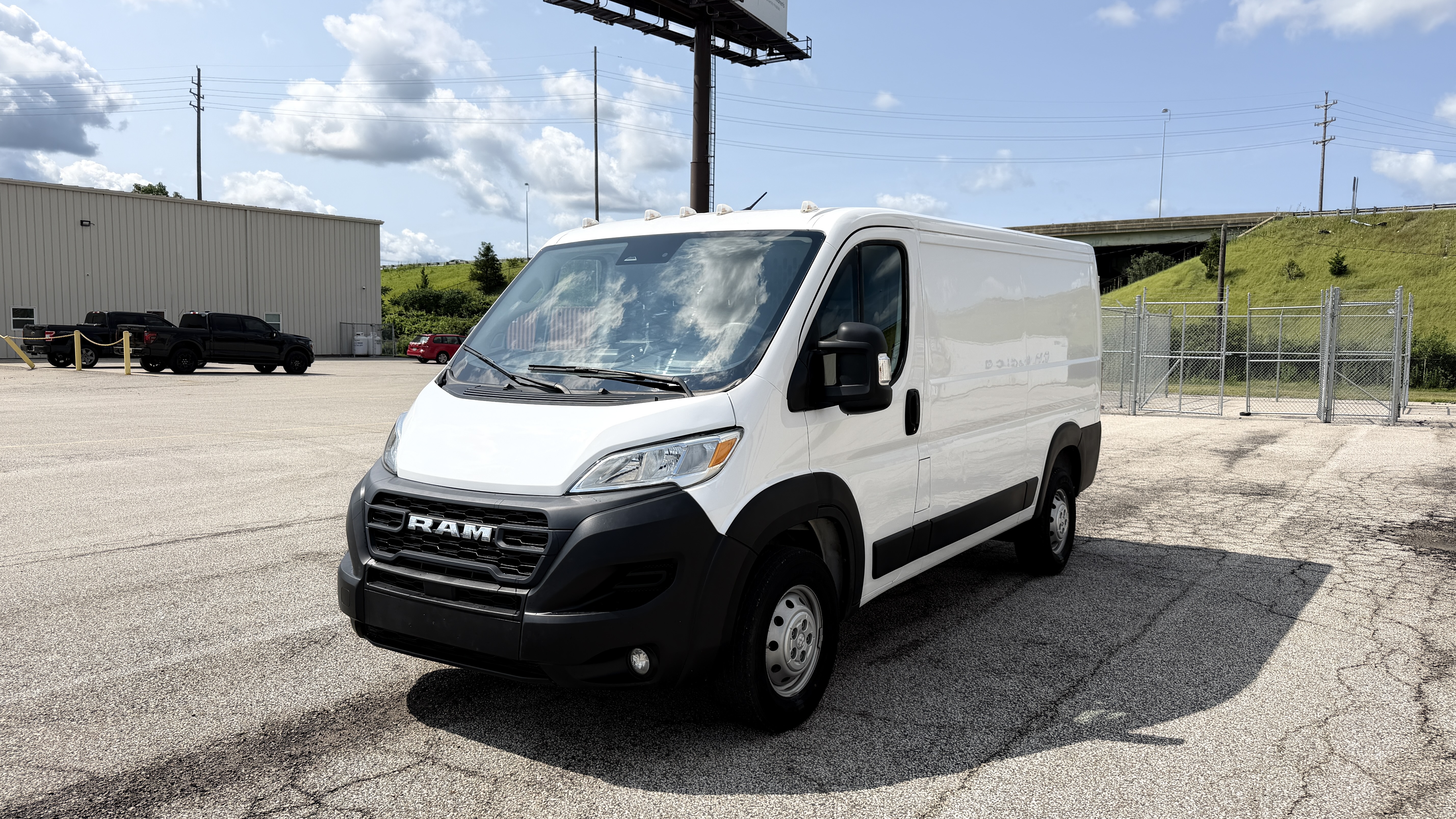 Used 2023 RAM ProMaster 2500 136 FWD image 1