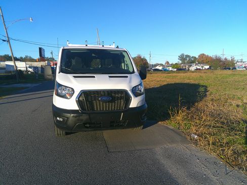 Used 2024 Ford Transit 250 XL image 5