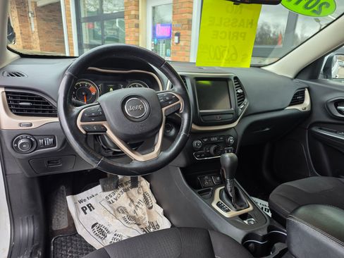 Used 2017 Jeep Cherokee Latitude image 6