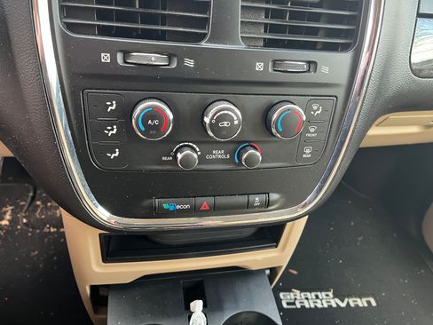 Used 2016 Dodge Grand Caravan American Value Package image 29