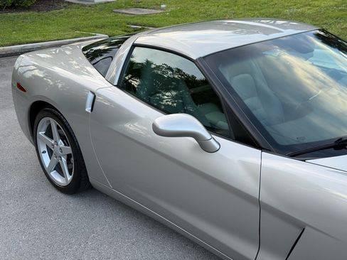 Used 2005 Chevrolet Corvette Coupe RWD image 58