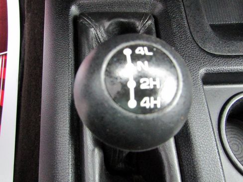 Used 2015 RAM 2500 4x4 Crew Cab Tradesman image 26
