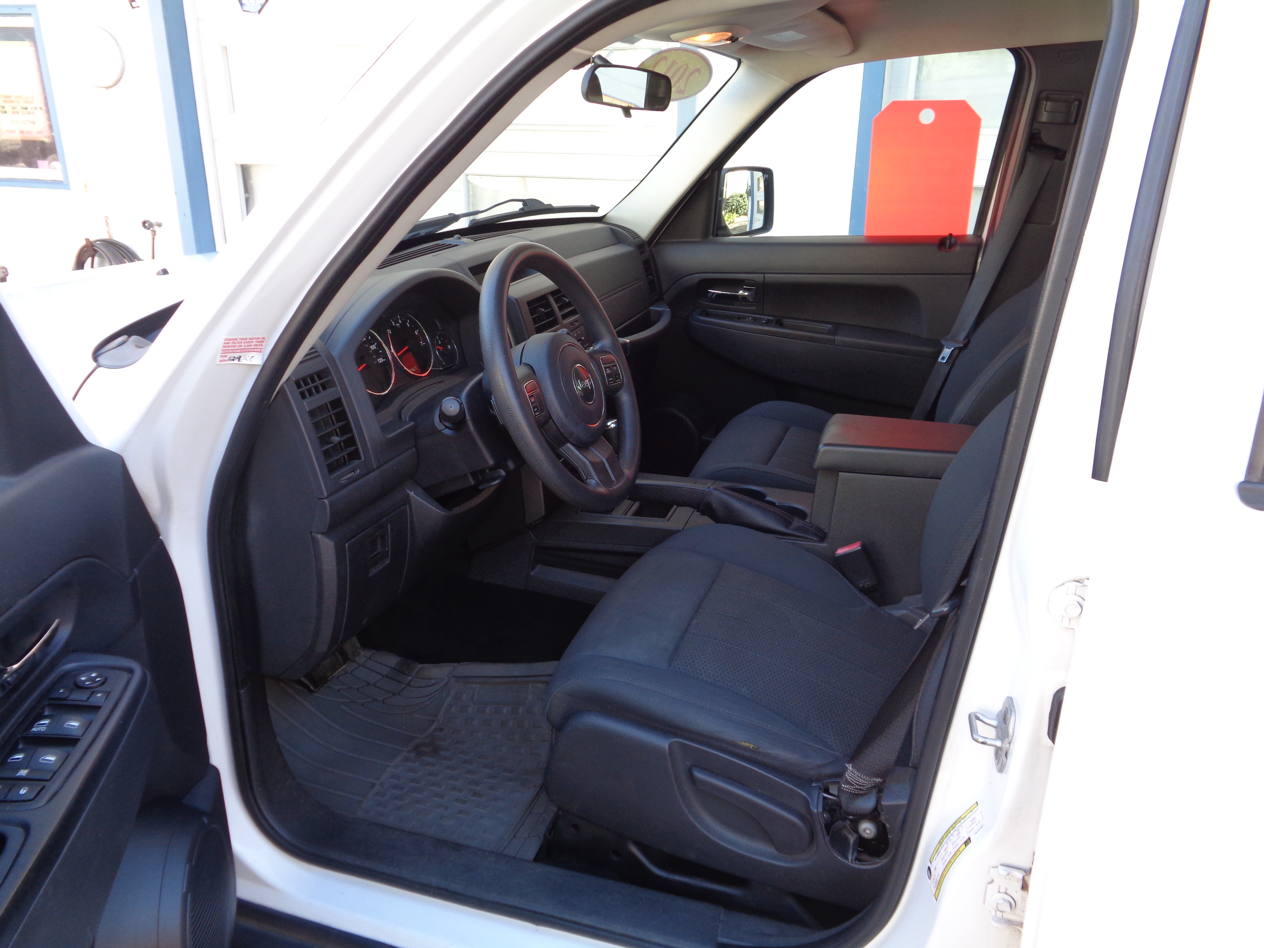 Used 2012 Jeep Liberty 4WD Sport image 4