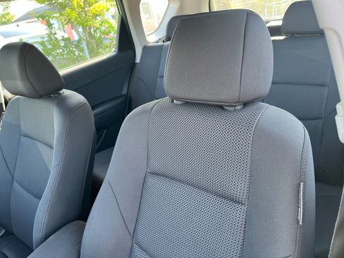 Used 2011 Hyundai Elantra Touring GLS FWD image 9