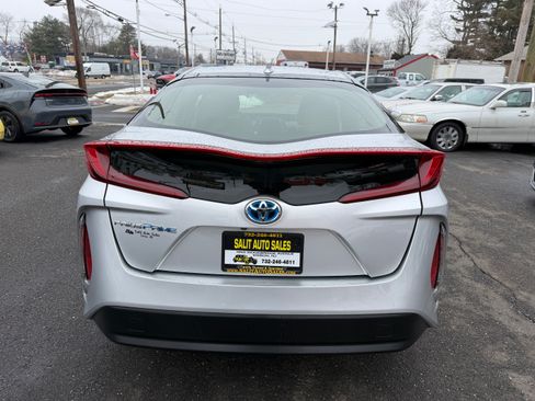 Used 2017 Toyota Prius Prime Premium image 25