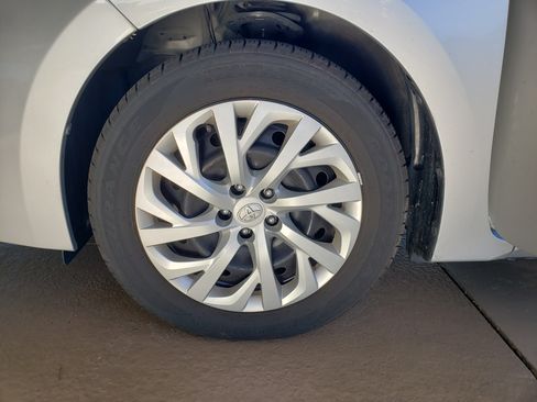 Used 2019 Toyota Corolla LE image 16