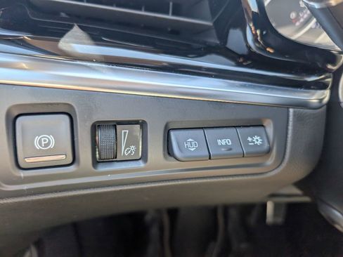 Used 2024 Cadillac XT6 AWD Sport image 17