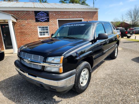 Used 2005 Chevrolet Avalanche LT image 3