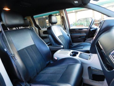 Used 2019 Dodge Grand Caravan SXT image 23