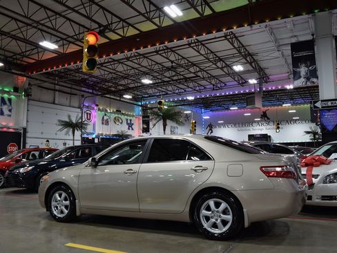 Used 2009 Toyota Camry LE image 4