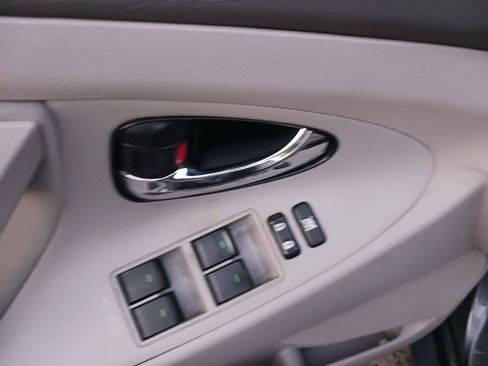 Used 2011 Toyota Camry LE image 14